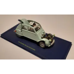 En voiture Tintin (33) - Les bijoux de la Castafiore - La 2 CV emboutie